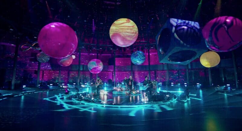 Coldplay-American-Idol-inflatable-planets