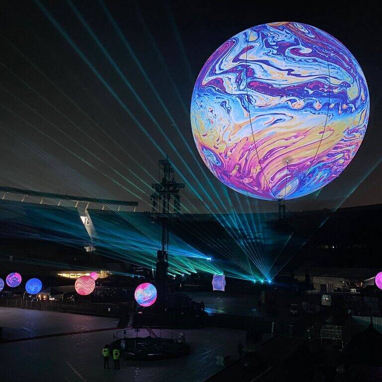 Coldplay-Inflatables-uai-768x768
